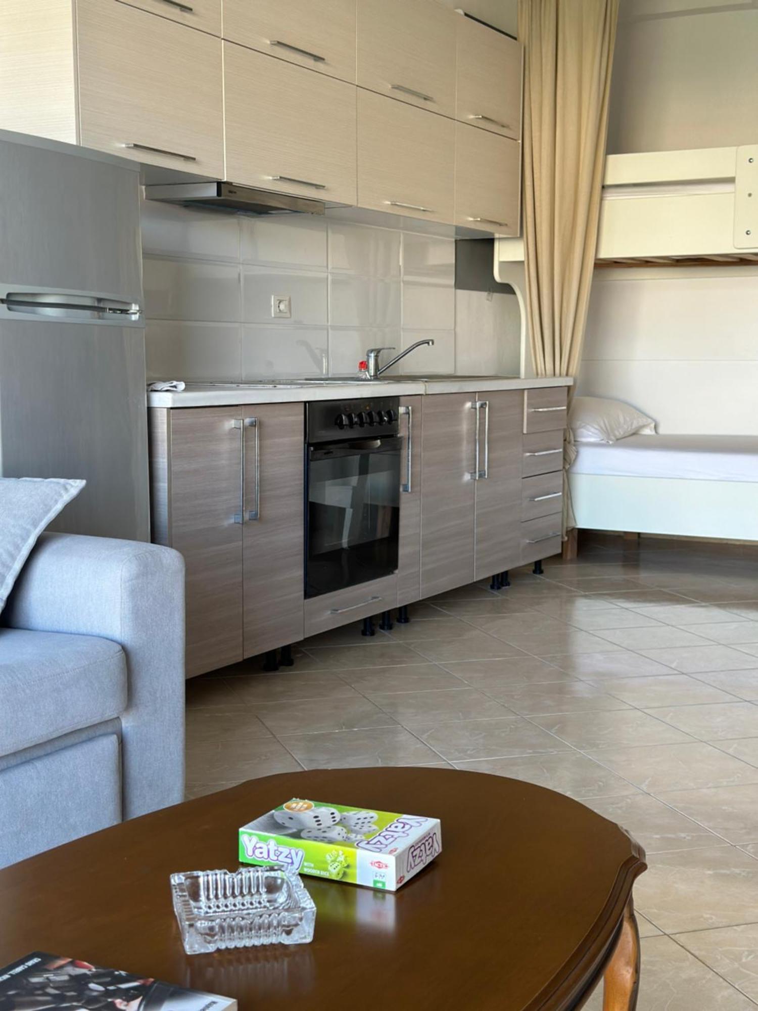 Sail Ocean View Apartments ساراندا المظهر الخارجي الصورة